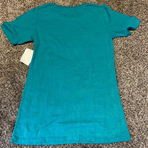 DC Women’s Sz M Top NWT - Picture 3 of 4